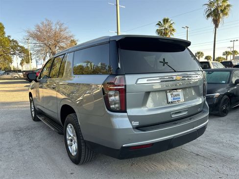 Used 2024 Chevrolet Suburban LT image 4