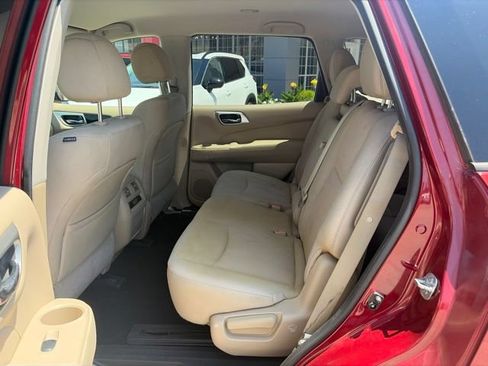 Used 2017 Nissan Pathfinder SV FWD image 13