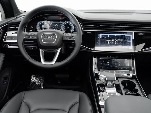 Certified 2025 Audi Q7 3.0T Premium Plus image 15