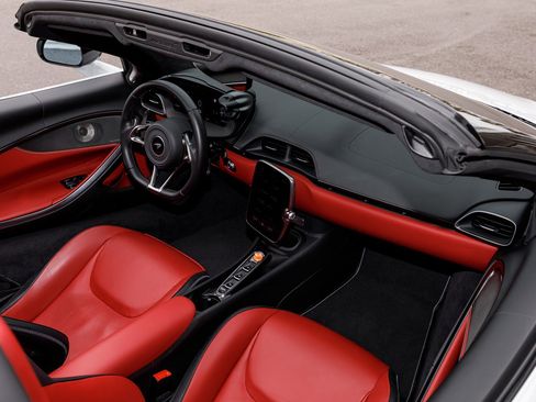 Used 2025 McLaren Artura Spider image 45