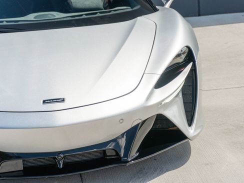 Used 2023 McLaren Artura RWD image 29