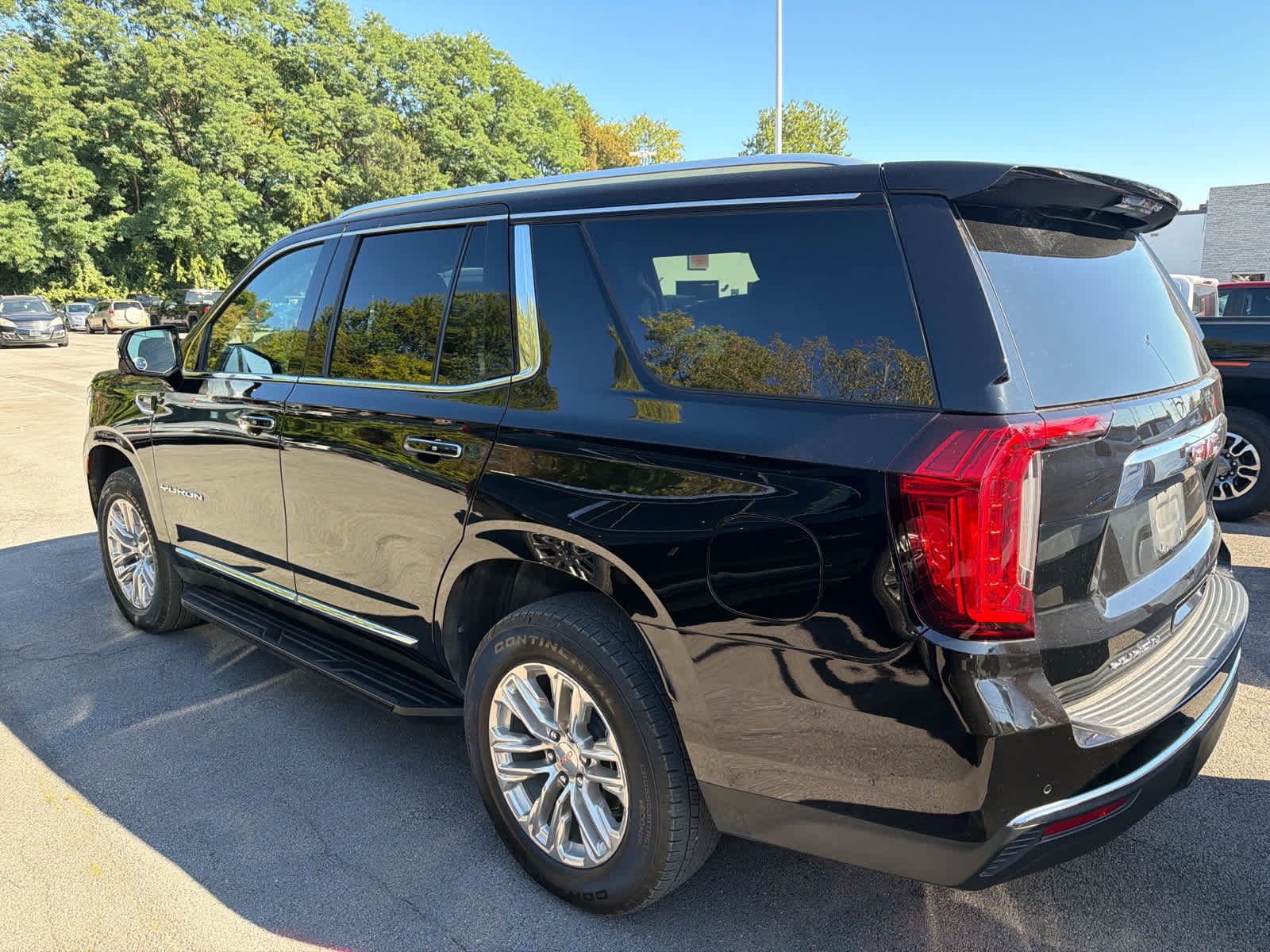 Used 2023 GMC Yukon SLT w/ SLT Premium Package AWD/4WD image 24