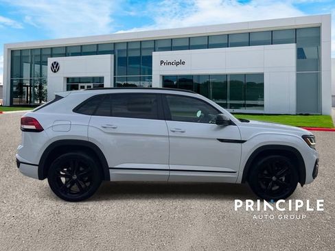 Used 2023 Volkswagen Atlas Cross Sport SEL R-Line AWD/4WD image 5