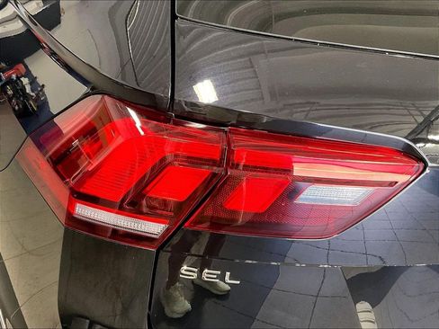 Used 2022 Volkswagen Tiguan SEL R-Line AWD/4WD image 34