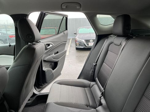 Used 2025 Chevrolet Trax LT w/ LT Convenience Package image 38