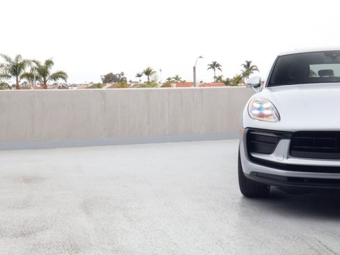 New 2026 Porsche Macan AWD/4WD image 12