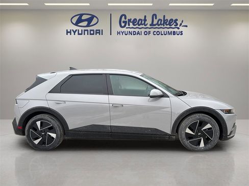 Certified 2025 Hyundai Ioniq 5 SE image 6