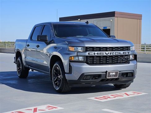 Used 2020 Chevrolet Silverado 1500 Custom w/ Custom Value Package image 3