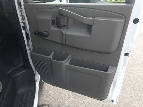 Used 2019 Chevrolet Express 3500 image 15