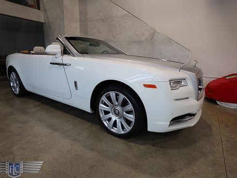 Used 2017 Rolls-Royce Dawn RWD image 14