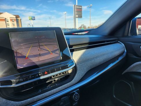 Used 2025 Jeep Compass Latitude image 16