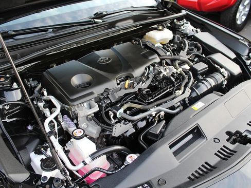 Used 2021 Toyota Camry XLE image 33