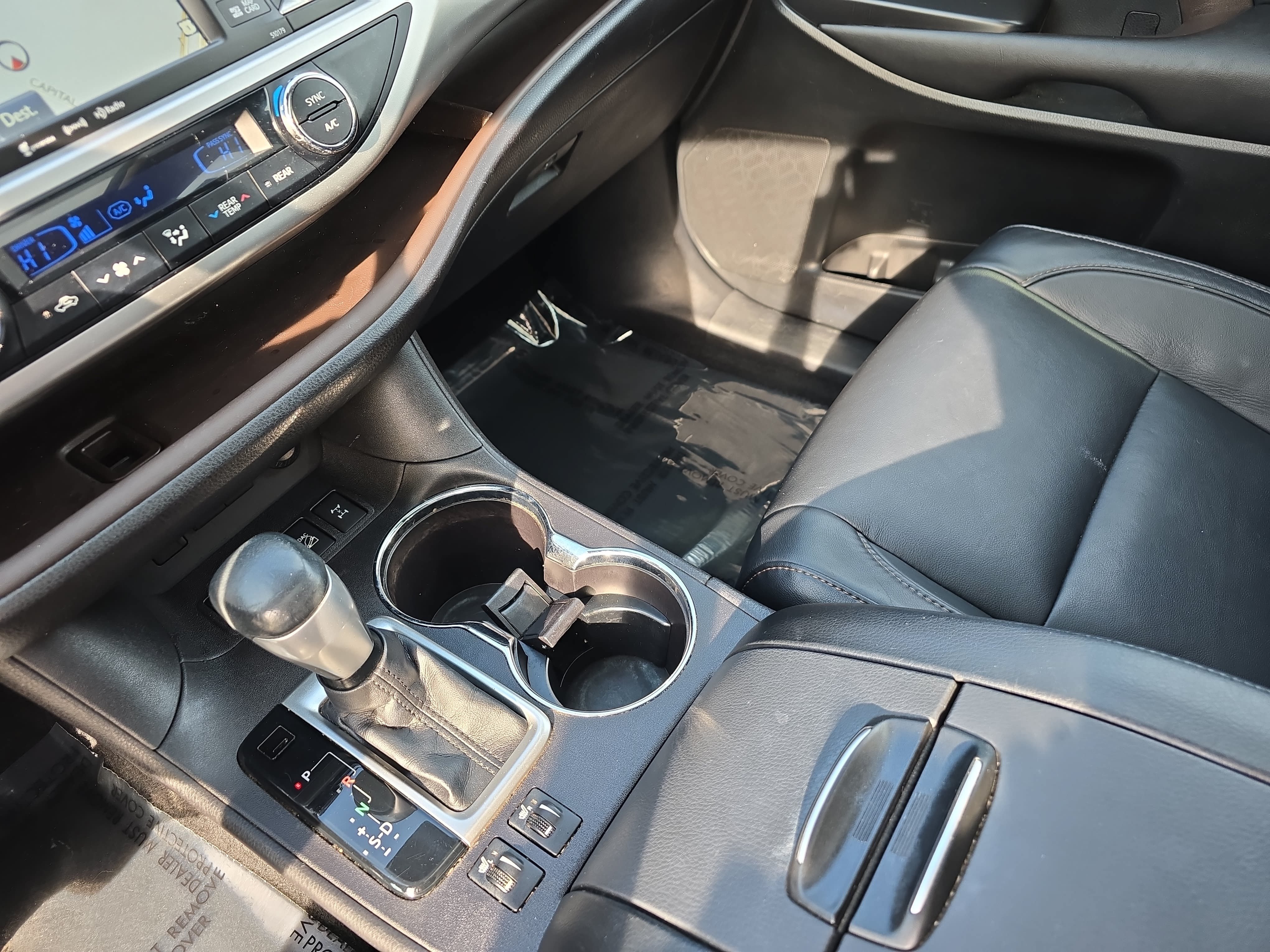 Used 2017 Toyota Highlander XLE AWD/4WD image 25