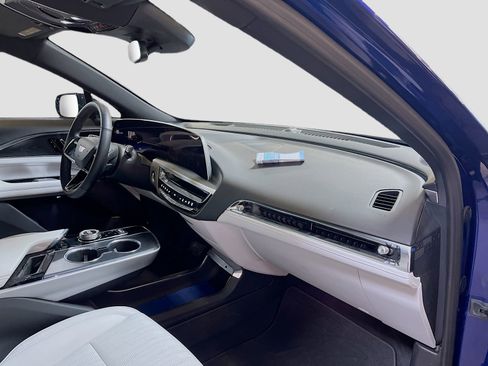 Used 2025 Cadillac Lyriq Sport image 29