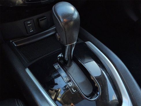 Used 2016 Nissan Rogue SL w/ SL Premium Package image 11