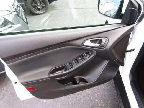 Used 2017 Ford Focus SE FWD image 26