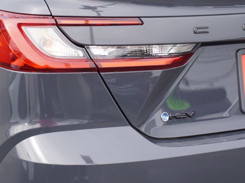 Used 2025 Toyota Camry SE w/ Convenience Package image 8