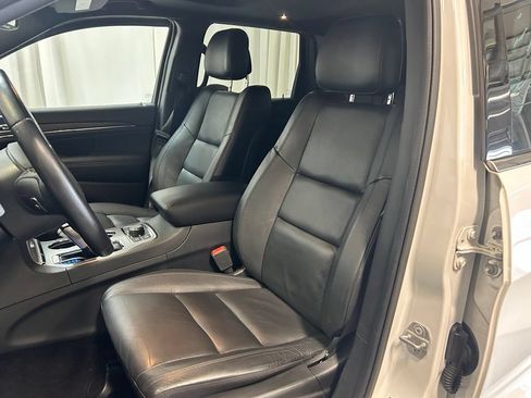 Used 2020 Jeep Grand Cherokee Limited AWD/4WD image 8