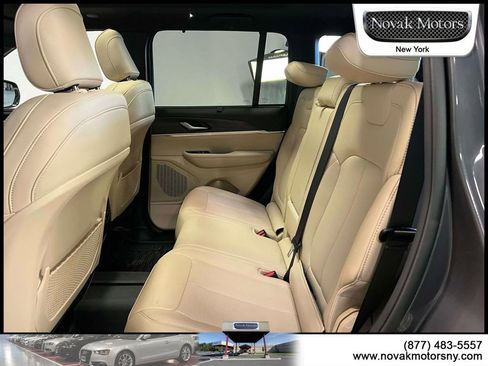 Used 2023 Jeep Grand Cherokee Limited w/ Luxury Tech Group II image 13