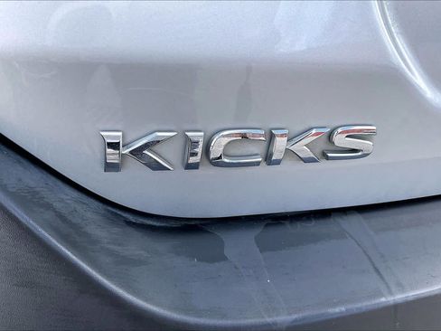 Used 2019 Nissan Kicks SR w/ SR Premium Package image 10