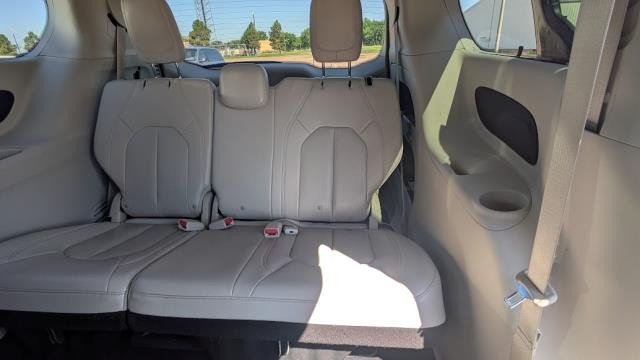 Used 2021 Chrysler Pacifica Touring-L AWD/4WD image 9