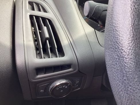 Used 2014 Ford Focus SE FWD image 29