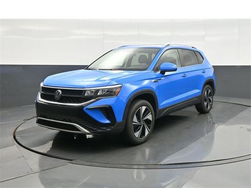 Used 2024 Volkswagen Taos SE image 3