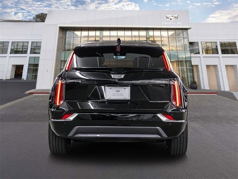 Certified 2025 Cadillac Optiq Luxury 1 image 5