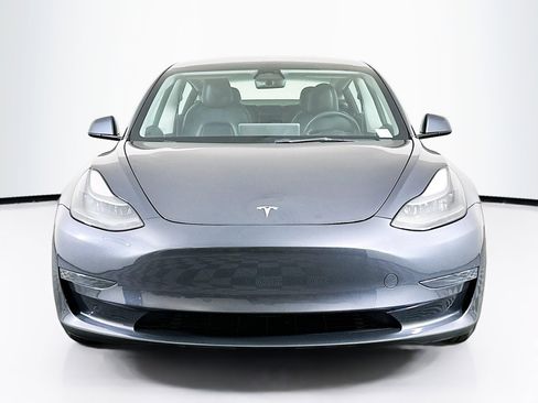 Used 2023 Tesla Model 3 Standard Range image 2