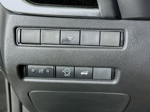 Used 2024 Nissan Rogue SL w/ SL Premium Package FWD image 17