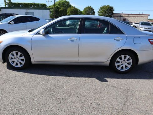 Used 2009 Toyota Camry XLE FWD image 3