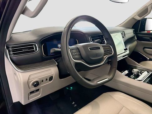 Used 2024 Jeep Wagoneer Series II w/ Flexible Seating Group image 11