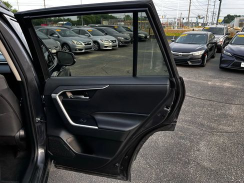 Used 2021 Toyota RAV4 XLE image 21