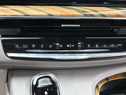 Used 2021 Cadillac Escalade Premium Luxury Platinum w/ Heavy-Duty Trailer Package image 28