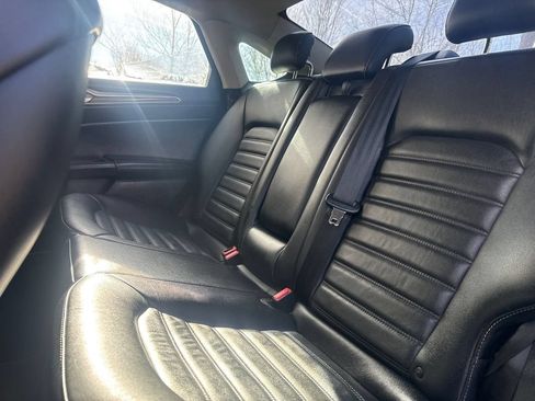 Used 2018 Ford Fusion SE w/ Fusion SE Technology Package FWD image 14