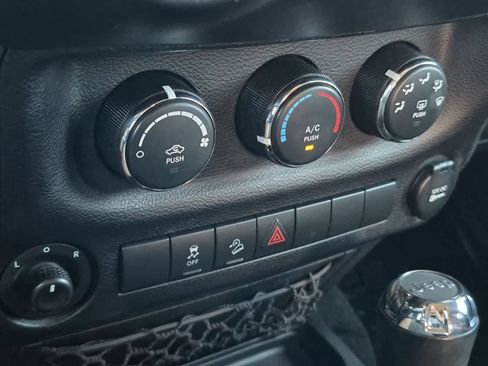 Used 2017 Jeep Wrangler Unlimited Sport w/ Quick Order Package 24S AWD/4WD image 28