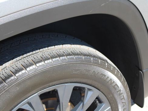 Used 2023 Chevrolet Traverse RS AWD/4WD image 22