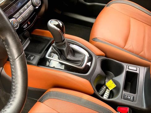 Used 2018 Nissan Rogue SL w/ Premium Package image 17