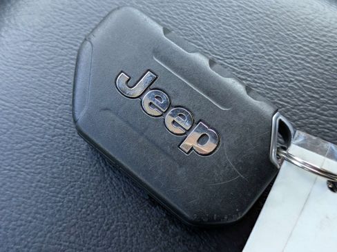 Used 2019 Jeep Wrangler Unlimited Sahara AWD/4WD image 21