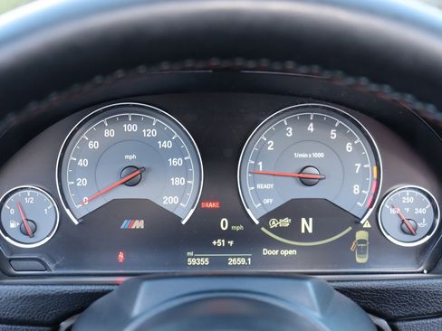 Used 2015 BMW M4 Convertible image 28