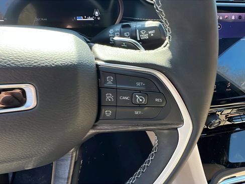 Used 2025 Jeep Grand Cherokee Limited image 28