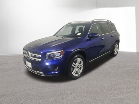 Used 2021 Mercedes-Benz GLB 250 4MATIC image 2