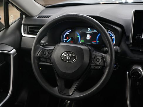 Used 2025 Toyota RAV4 XLE AWD/4WD image 14