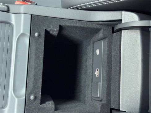 Used 2024 Jaguar F-PACE R-Dynamic S image 34