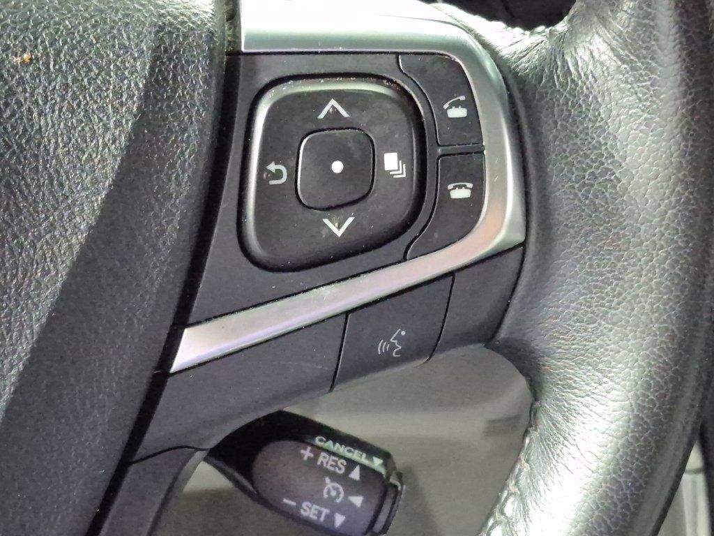 Used 2015 Toyota Camry XLE w/ Moonroof Package FWD image 13