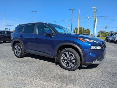Used 2023 Nissan Rogue SV w/ SV Premium B Package FWD image 2