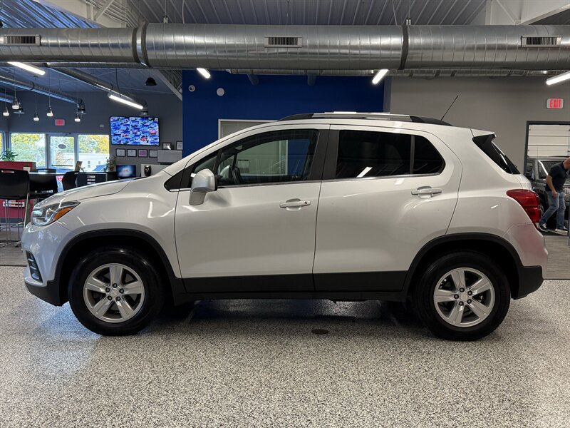 Used 2017 Chevrolet Trax LT w/ Driver Confidence Package AWD/4WD image 4