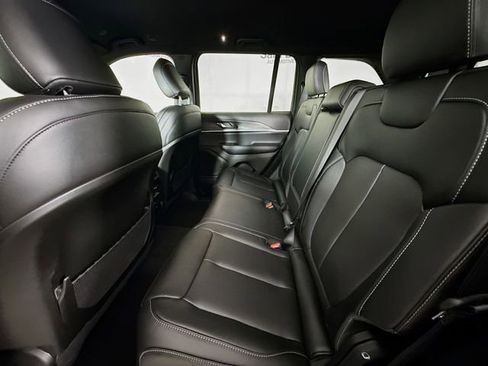New 2025 Jeep Grand Cherokee Limited w/ Black Appearance Package AWD/4WD image 24
