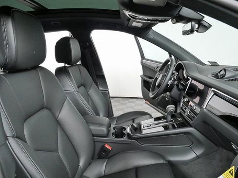 New 2026 Porsche Macan image 24