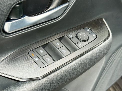 New 2026 Nissan Kicks SV image 8